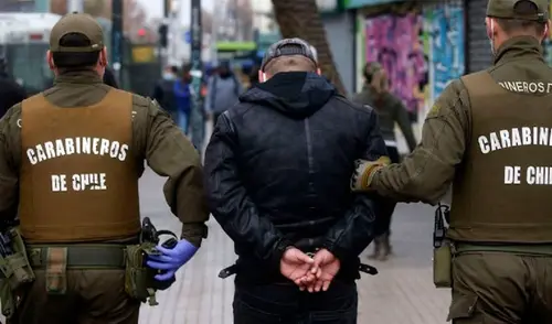 Chile: madre entrega a su hijo de 15 años a las autoridades por participar en el robo de un vehículo. elpopular.pe