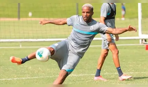 . Carlos Bustos mantendrá a Jefferson Farfán en la banca de suplentes para un posible ingreso en el segundo tiempo elpopular.pe