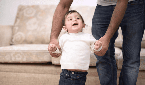 Recuerda que cada niño tiene un ritmo diferente. Sin embargo, la edad promedia es alrededor del año. elpopular.pe