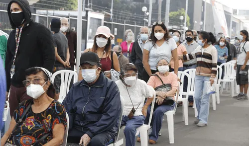 Adultos mayores pueden vacunarse con DNI con dirección de otras regiones. Deben llevar su recibo de agua o luz. elpopular.pe