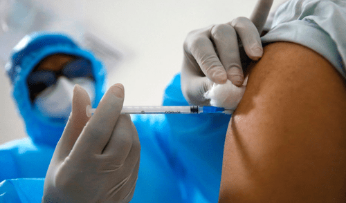 La vacuna contra el COVID-19 es segura para los pacientes con inmunodeficiencias o en tratamiento inmunosupresor. elpopular.pe