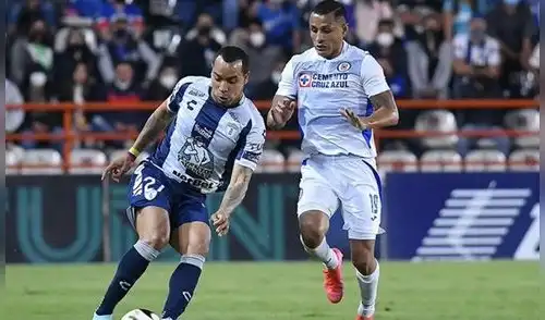 Yotún tuvo un importante juego en el empate del Cruz Azul ante Pachuca. elpopular.pe