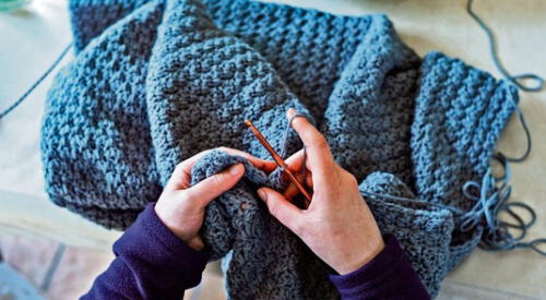 Tejer mejora nuestro estado de ánimo y la concentración. Además nos relaja. elpopular.pe