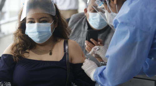 Este sábado empezó el primer ‘Vacunatón’ en Lima y Callao. Minsa espera inmunizar a 200 mil ciudadanos. elpopular.pe