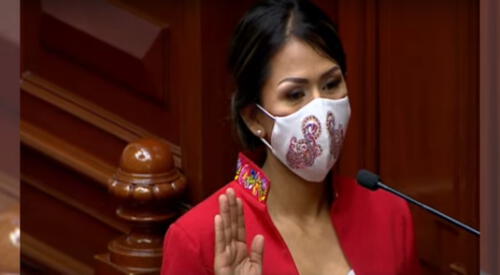 Congresista recordó al padre del fundador de su partido político durante juramentación. elpopular.pe