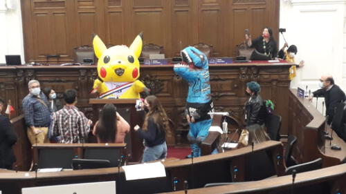 Aparece ‘Pikachu’ en pleno Congreso chileno mientras se debatía nueva reforma constitucional. elpopular.pe