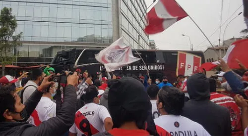 Hoy a las 8 p.m. se enfrenta Perú contra Chile en un encuentro decisivo. elpopular.pe