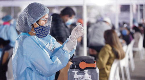 Vacunas de diferentes laboratorio llegarían en el 2022. elpopular.pe