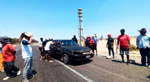 Manifestantes bloquean la vía Panamericana y señalan que no dejarán pasar a ningún pasajero de ningún vehículo. elpopular.pe
