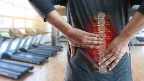 El procedimiento consiste en la liberación de la raíz nerviosa comprimida que causa el dolor. elpopular.pe