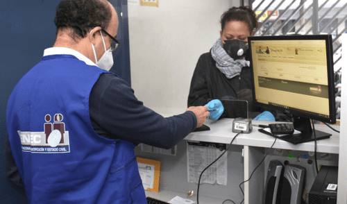 El cambio de firma es únicamente presencial. Mientra que el cambio de foto si lo puedes realizar de forma virtual al momento de renovar tu DNI. Foto: La República. elpopular.pe