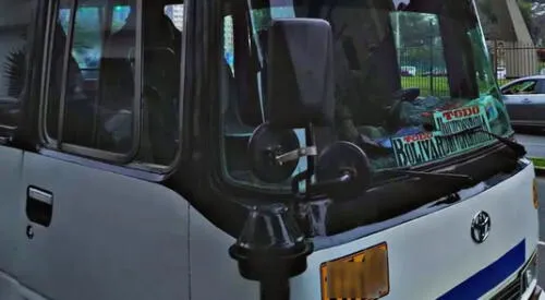 Cúster en calle limeña se hizo viral en las redes sociales. elpopular.pe