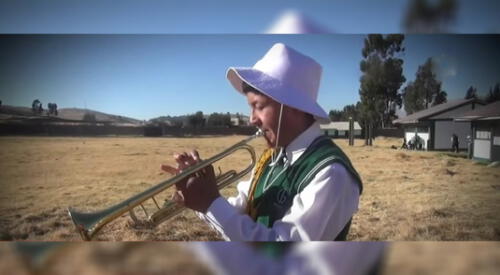 Menor con grandes dotes para tocar la trompeta. elpopular.pe