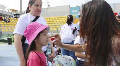 Recomiendan usar bloqueador incluso en días nublados o después del contacto con el agua. elpopular.pe