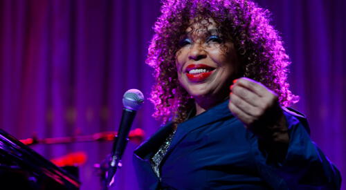 Murió Roberta Flack, leyenda del 'R&B' y autora de 'Killing Me Softly', a los 88 años elpopular.pe