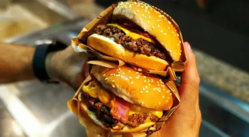 La AESAN alertó sobre la presencia de Salmonella en hamburguesas de pollo distribuidas en España. elpopular.pe