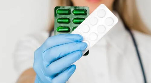 La ANMAT dispuso la prohibición inmediata de la elaboración, distribución y comercialización de varios lotes del medicamento Propofol HLB en Argentina. elpopular.pe