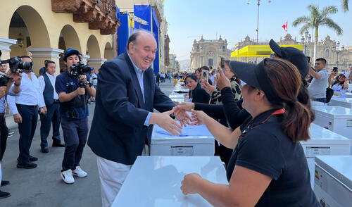 Rafael López Aliaga saluda elección del Papa León XIV elpopular.pe