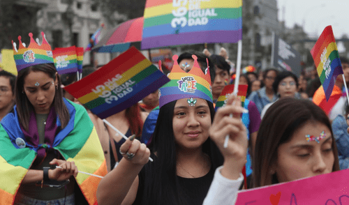 Prohíben a personas trans elegir baño por género. elpopular.pe