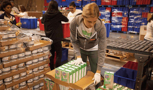 Houston salva el verano de miles de niños con comida gratis pese a recortes del gobierno. elpopular.pe