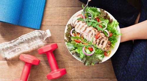 Descubre los mejores snacks para comer antes de entrenar y mejorar tu rendimiento físico. elpopular.pe