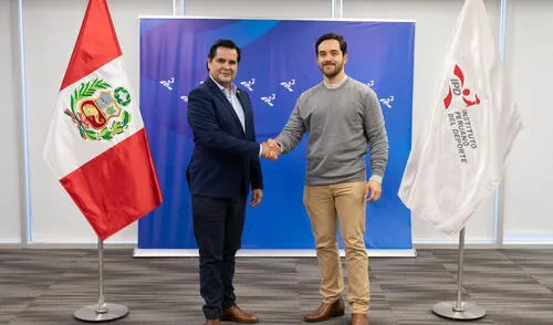 Presidente del IPD junto al piloto de autos Rodrigo Pflucker. elpopular.pe