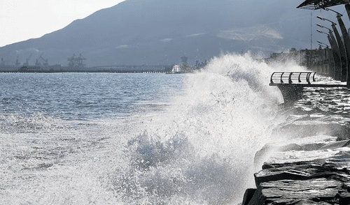 Oleajes anómalos y luna creciente: la peligrosa combinación que amenaza al litoral peruano, advirtió La Marina de Guerra elpopular.pe