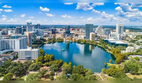 La justicia avala ley de Florida que impone límites a la compra de propiedades a siete países. elpopular.pe