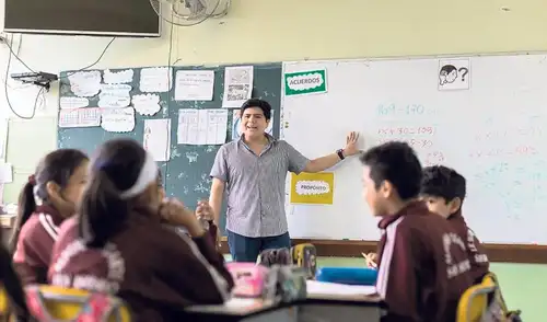 Se hizo oficial el aumento salarial a maestros en Perú elpopular.pe