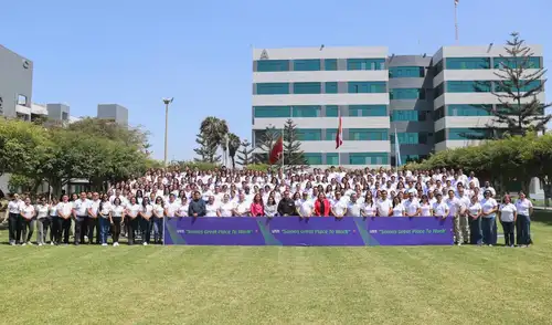El rector reafirma el compromiso de la universidad con un modelo que une excelencia académica y un clima laboral saludable. Fuente: Difusión. elpopular.pe