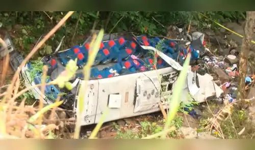 Un bus escolar que volvía de Coveñas a Medellín, cayó a precipio y terminó con la vida de 17 jóvenes elpopular.pe