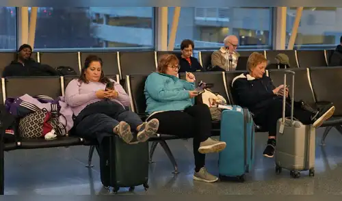 Tormenta Devin sacude el transporte aéreo miles de vuelos cancelados por nieve. elpopular.pe