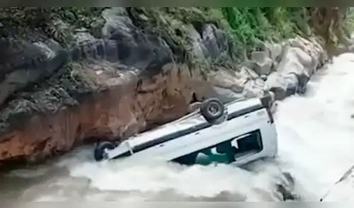 Quince muertos deja caída de miniván a Río Rímac tras chocar contra camioneta en San Mateo elpopular.pe