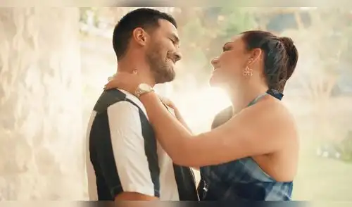 Israel Dreyfus se luce junto a guapa cantante elpopular.pe