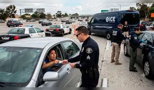 Revelan que agentes del ICE tienen en la mira ESTOS AUTOS con inmigrantes elpopular.pe