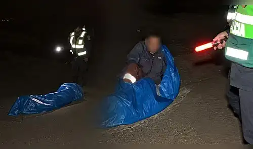 Un supuesto cuerpo abandonado en Pasamayo movilizó a la Policía de Carreteras. Al acercarse para revisarlo, los agentes descubrieron que estaba vivo. elpopular.pe