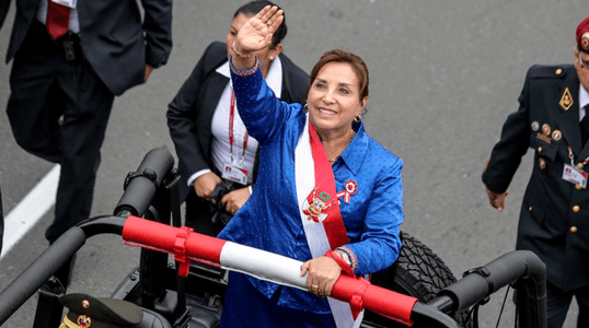 Dina Boluarte se trasladó por la avenida Brasil rodeada de un fuerte cordón policial.