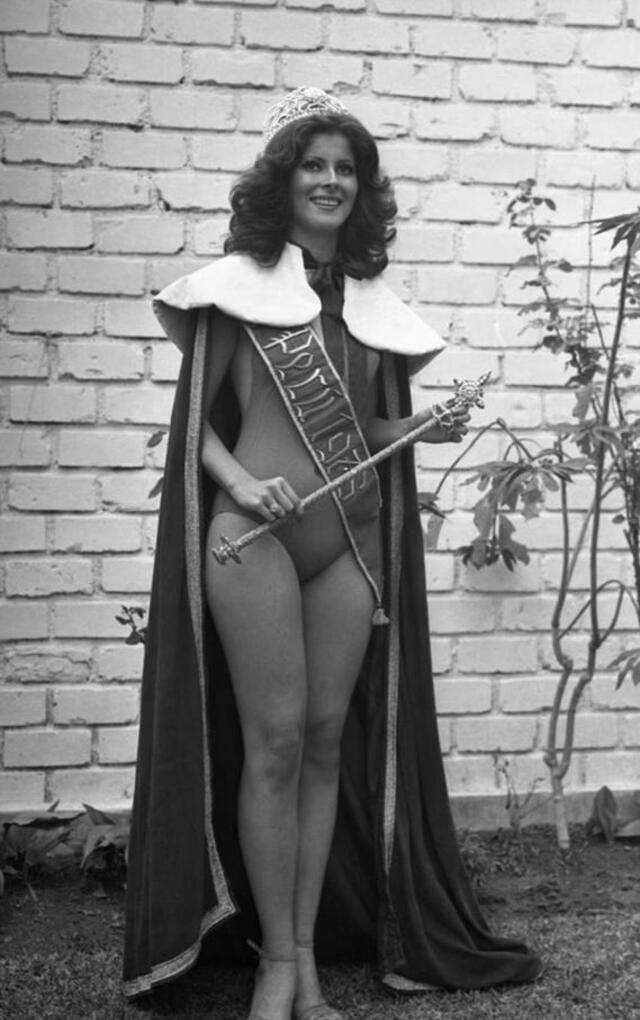 Olga Zumarán con corona de Miss Mundo Perú.