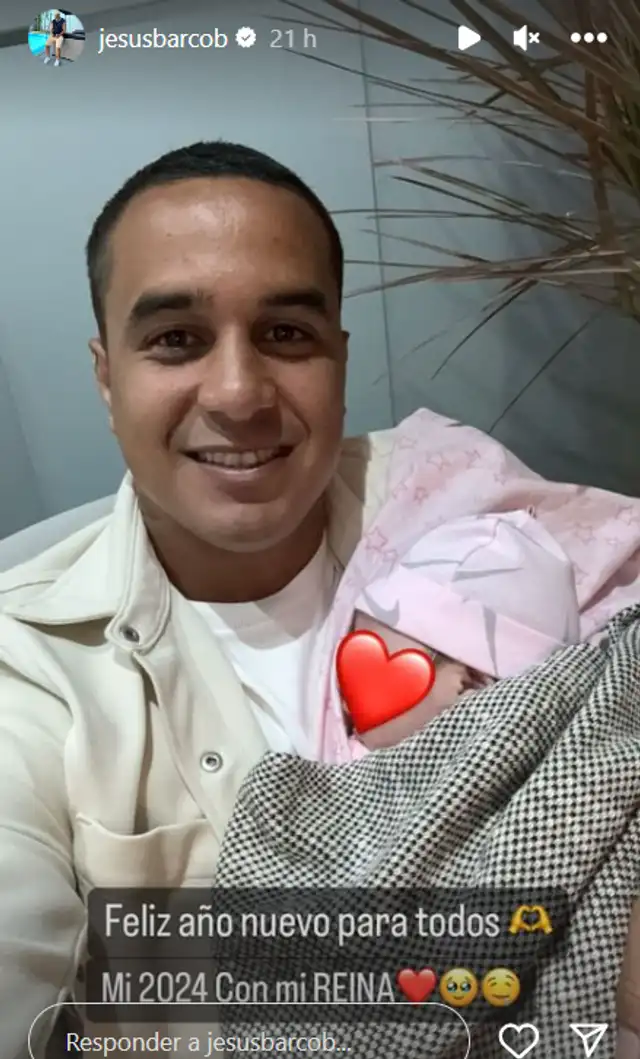 Jesús Barco recibe el Año Nuevo con su bebita.