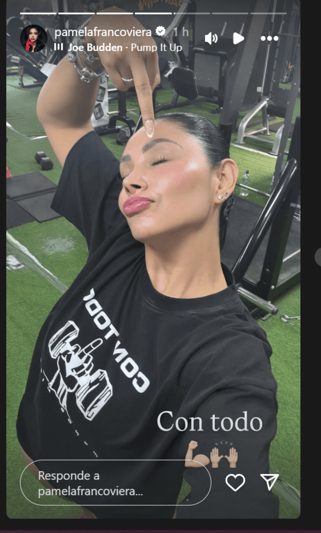 Pamela Franco lanza vulgar gesto a sus seguidores Pamela Franco lanza vulgar gesto a sus seguidores