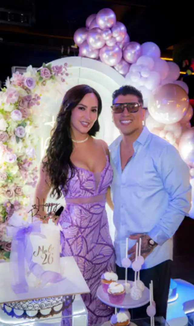 John Kelvin anuncia su romance con empresaria de 26 años, pero ella le termina al día siguiente de ser oficializada