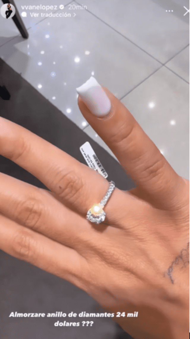  Vanessa López con lujoso anillo que le compró Jhonny Silva.