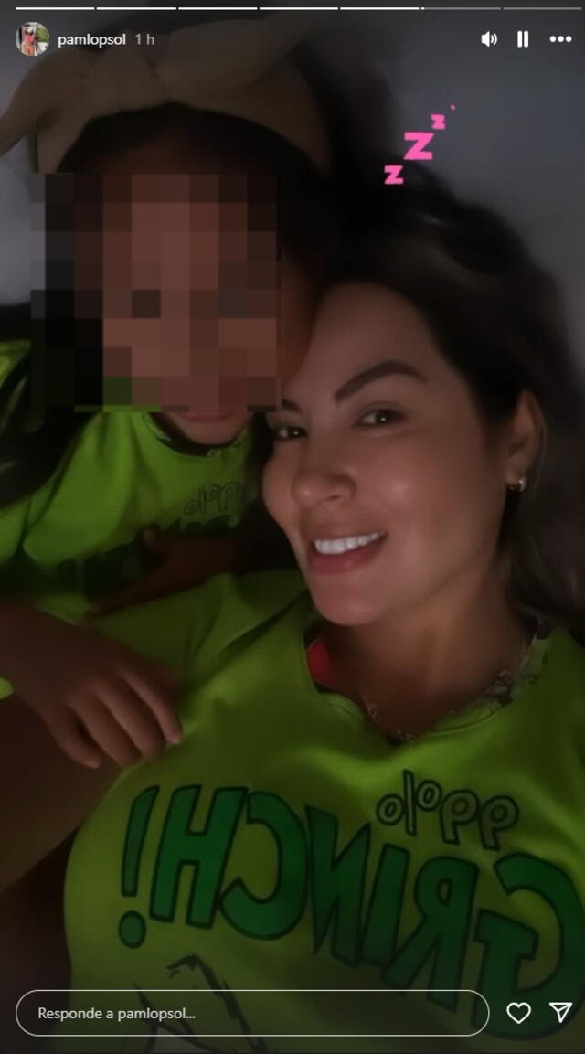 Pamela López presume foto con sus hijos.