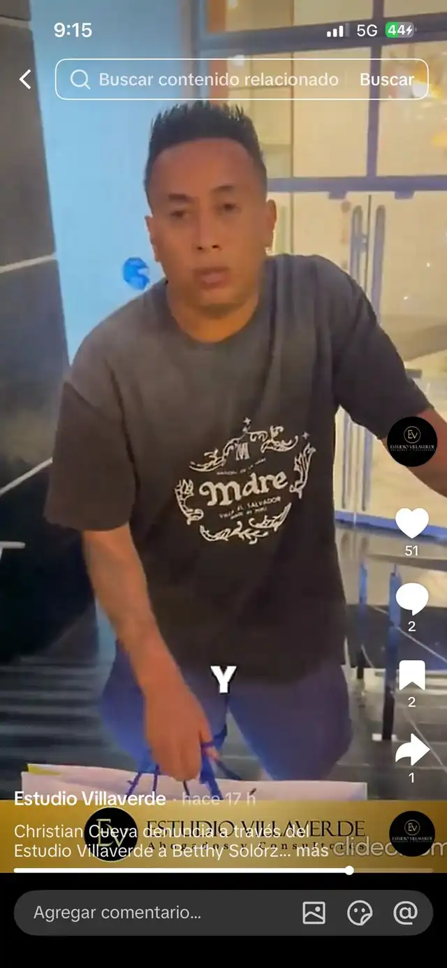 Christian Cueva llega con policías a la casa de Pamela López luego de que su exsuegra le prohíba auxiliar a su hija enferma