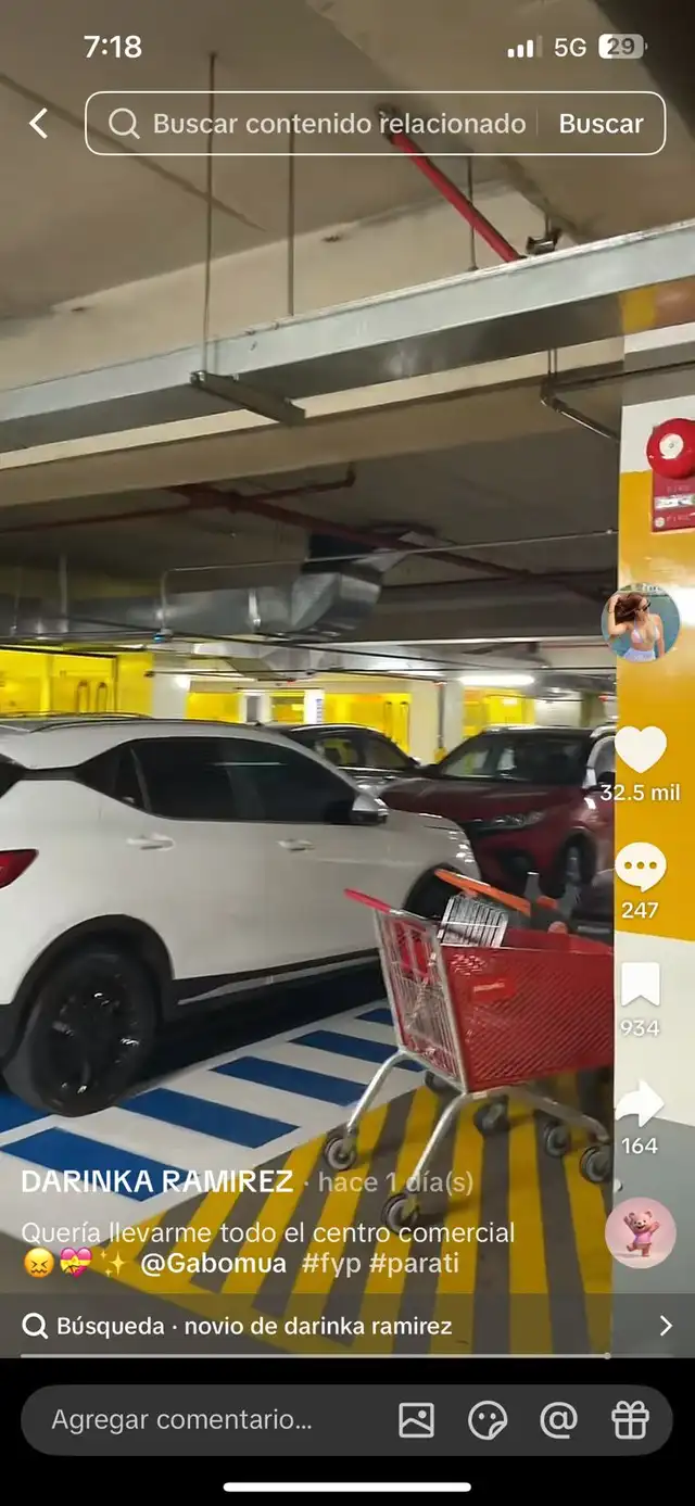  Padre de la segunda bebé de Darinka Ramírez le regala carrazo luego de que Jefferson Farfán se niegue 