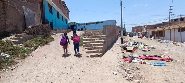 Colegio rodeado de basura en Chiclayo.  