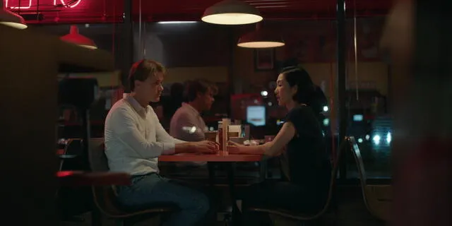  Conrad y Laurel hablan sobre el matrimonio de Belly. Foto: Prime Video   