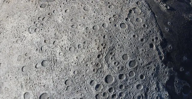  La Luna tiene fosas y cuevas en las que podríamos vivir. Crédito: Muyinteresante.com   
