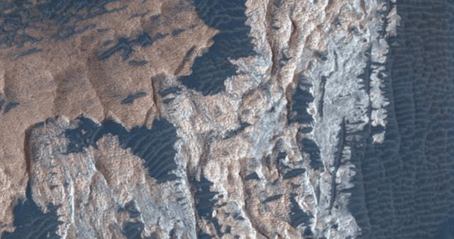 Mineral marciano desafía a instituciones de observación espacial. Mineral marciano desafía a instituciones de observación espacial.