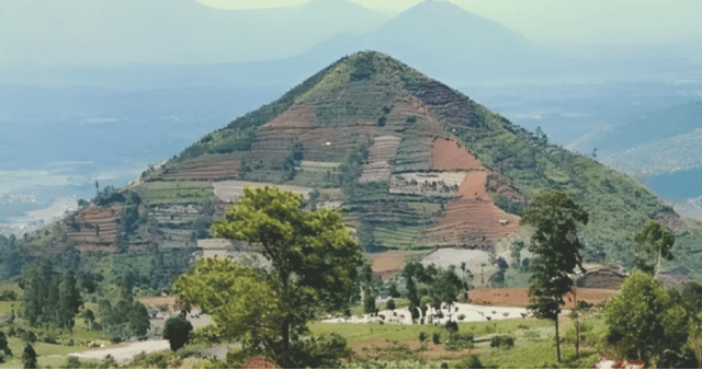 ¿Cuál es la pirámide más antigua del mundo? Un estudio arqueológico revela la verdad.